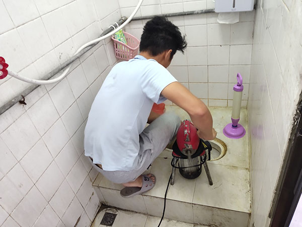 彰武管道堵塞冒臭气 专业师傅现场解决问题