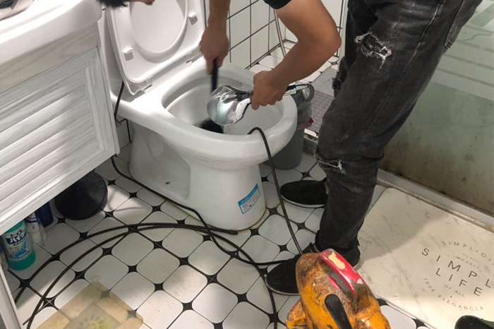 彰武马桶堵塞自己疏通还是找师傅？专业上门服务让你省时更省心